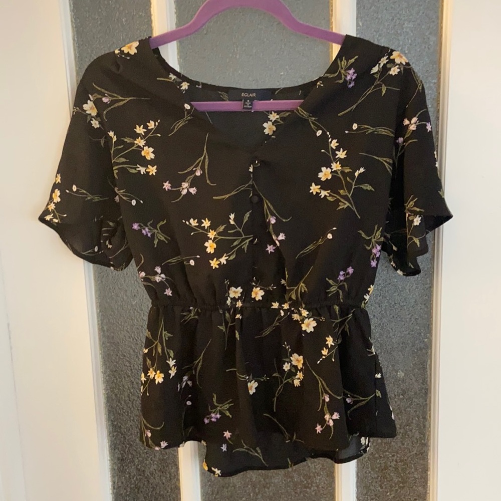 Flirty Eclair black floral top